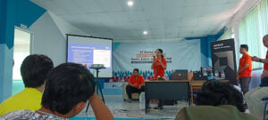 Foto pemateri dari Sivali menjelaskan konsep Sovereign Edge AI menggunakan NVIDIA Nano Jetson dan Ubuntu