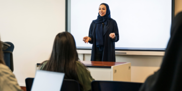 guru mengajar dengan bantuan AI