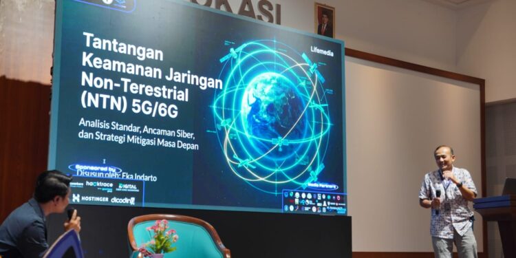 Eka Indarto menjadi panelis Seminar Nasional di acara Netcomp 4.0 Vokasi UGM