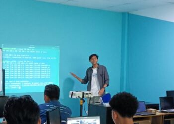 Ilustrasi Rizkyana memberikan pembelajaran arsitektur teknologi awan berbasis kode sumber terbuka