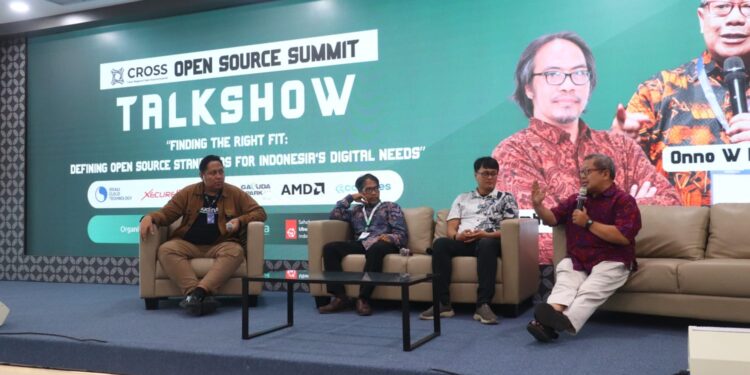 Foto kegiatan talkshow bersama para praktisi TI dan open source